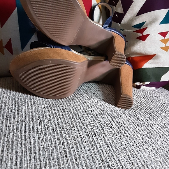 Carolina Cruz Blue Faux Wood Heel Sandals - Picture 4 of 12